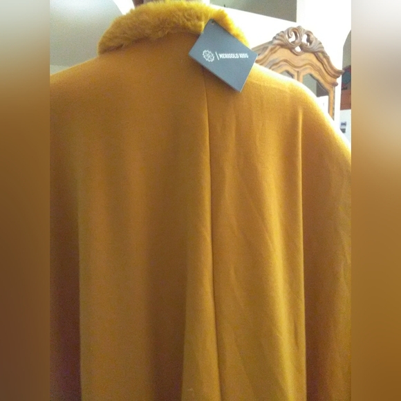 BNWT GOLD SHAWL BY MERIGOLD KISS FAUX FUR EDGES SIMPLY LUXURIOUS & SOFT SZ. LG - Picture 8 of 13